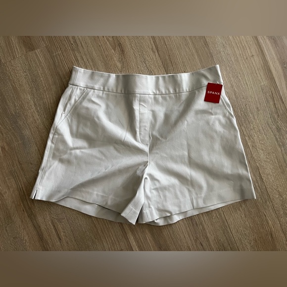 NWT Spanx Women’s On-The-Go 6” Shorts White - Size 1X - Picture 2 of 9